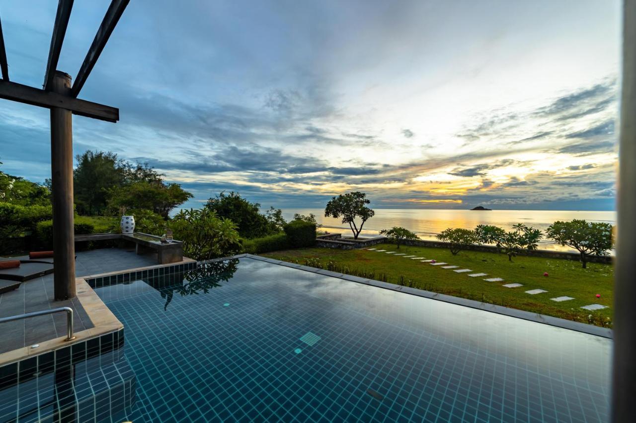 Beachfront Modern 4 Bedroom Pool Villa - Rv Хуахін Екстер'єр фото