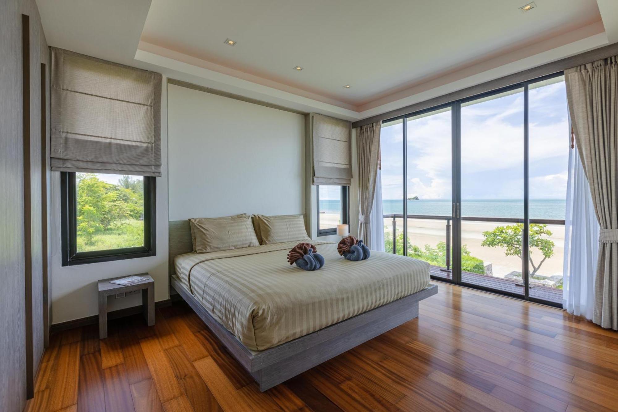 Beachfront Modern 4 Bedroom Pool Villa - Rv Хуахін Екстер'єр фото
