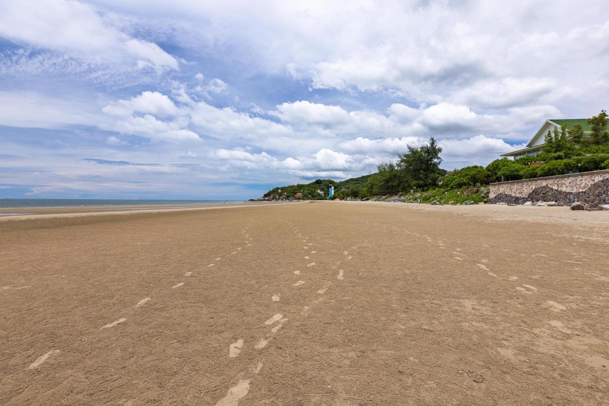 Beachfront Modern 4 Bedroom Pool Villa - Rv Хуахін Екстер'єр фото