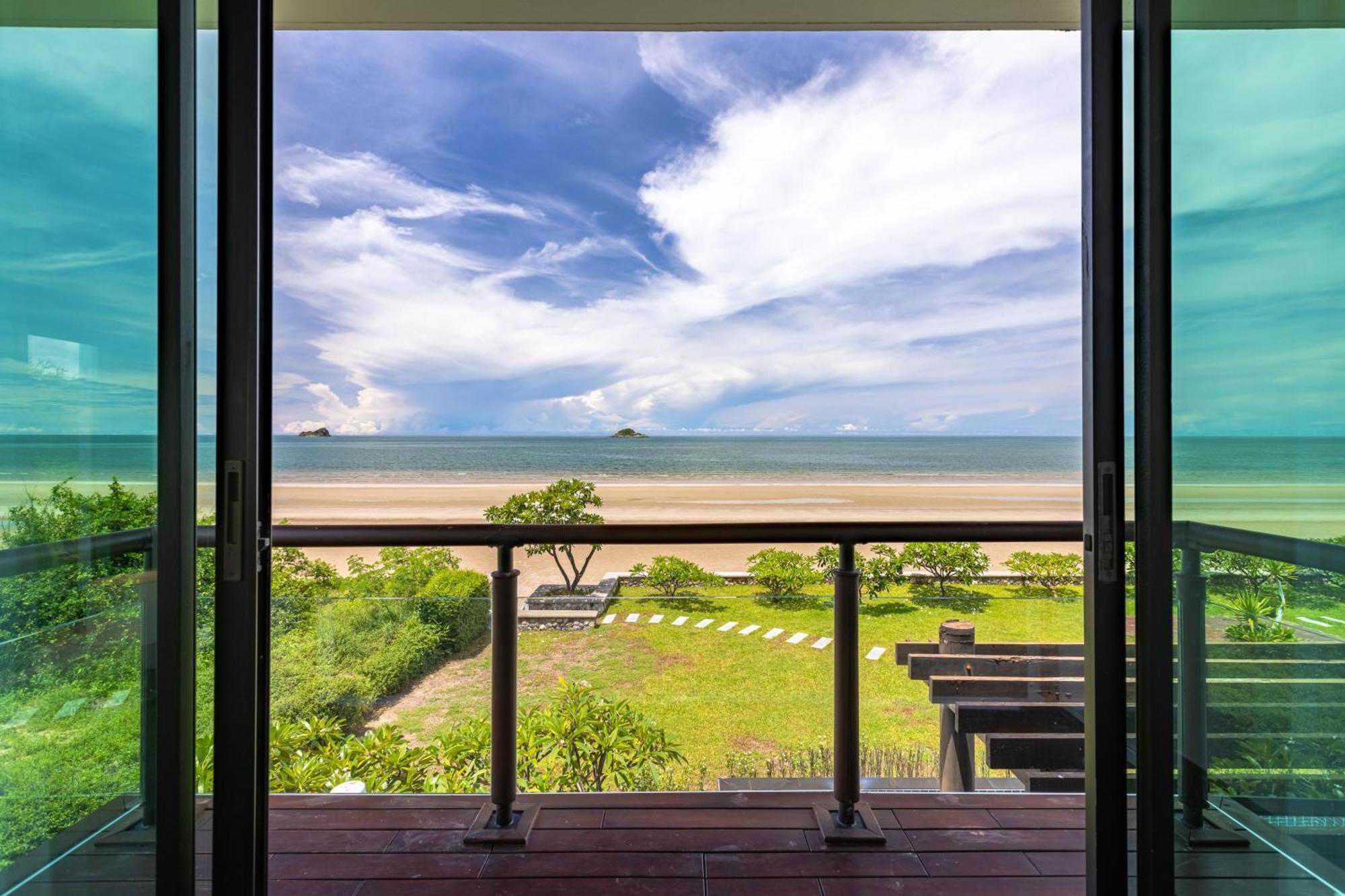 Beachfront Modern 4 Bedroom Pool Villa - Rv Хуахін Екстер'єр фото