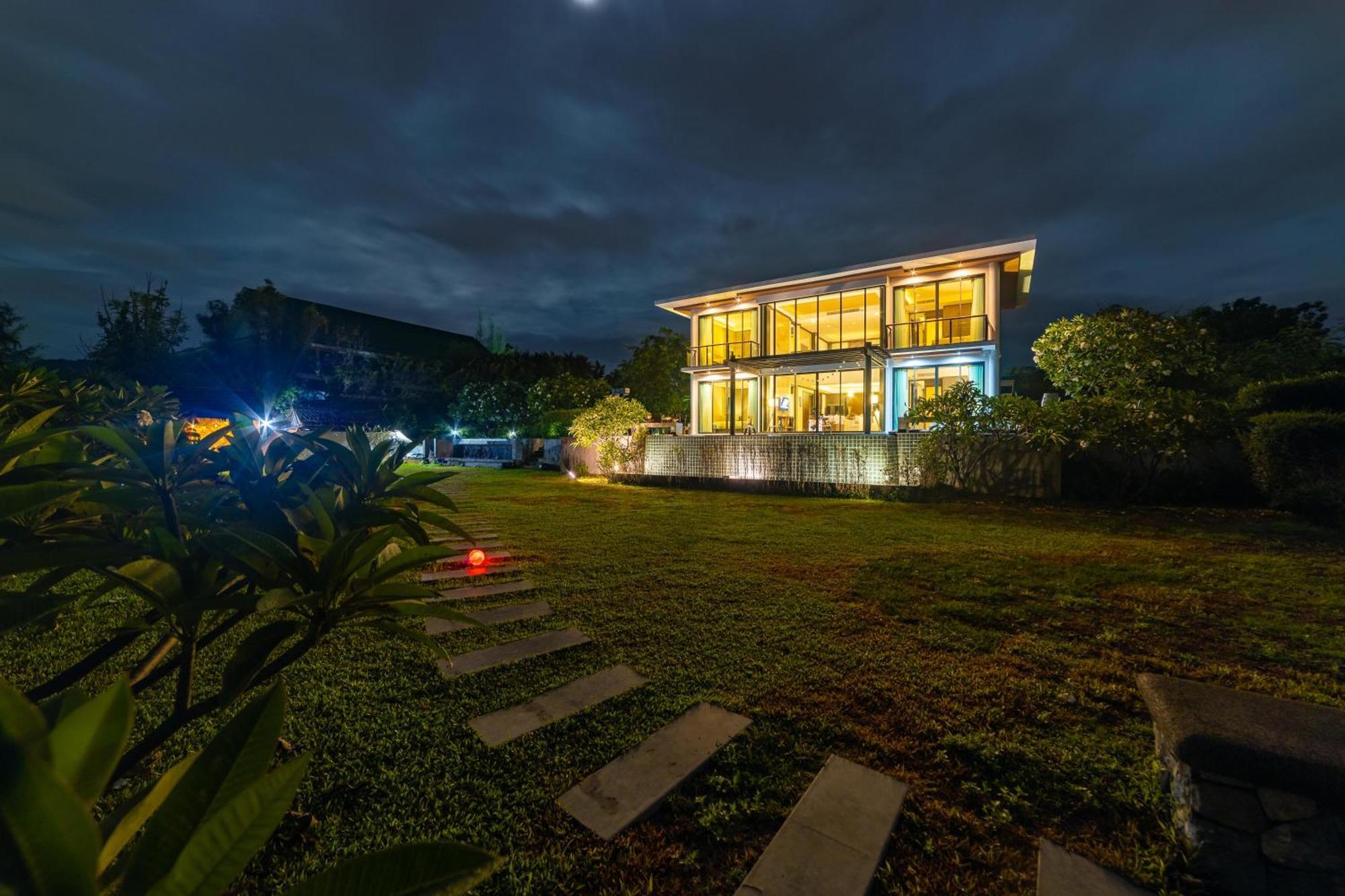 Beachfront Modern 4 Bedroom Pool Villa - Rv Хуахін Екстер'єр фото