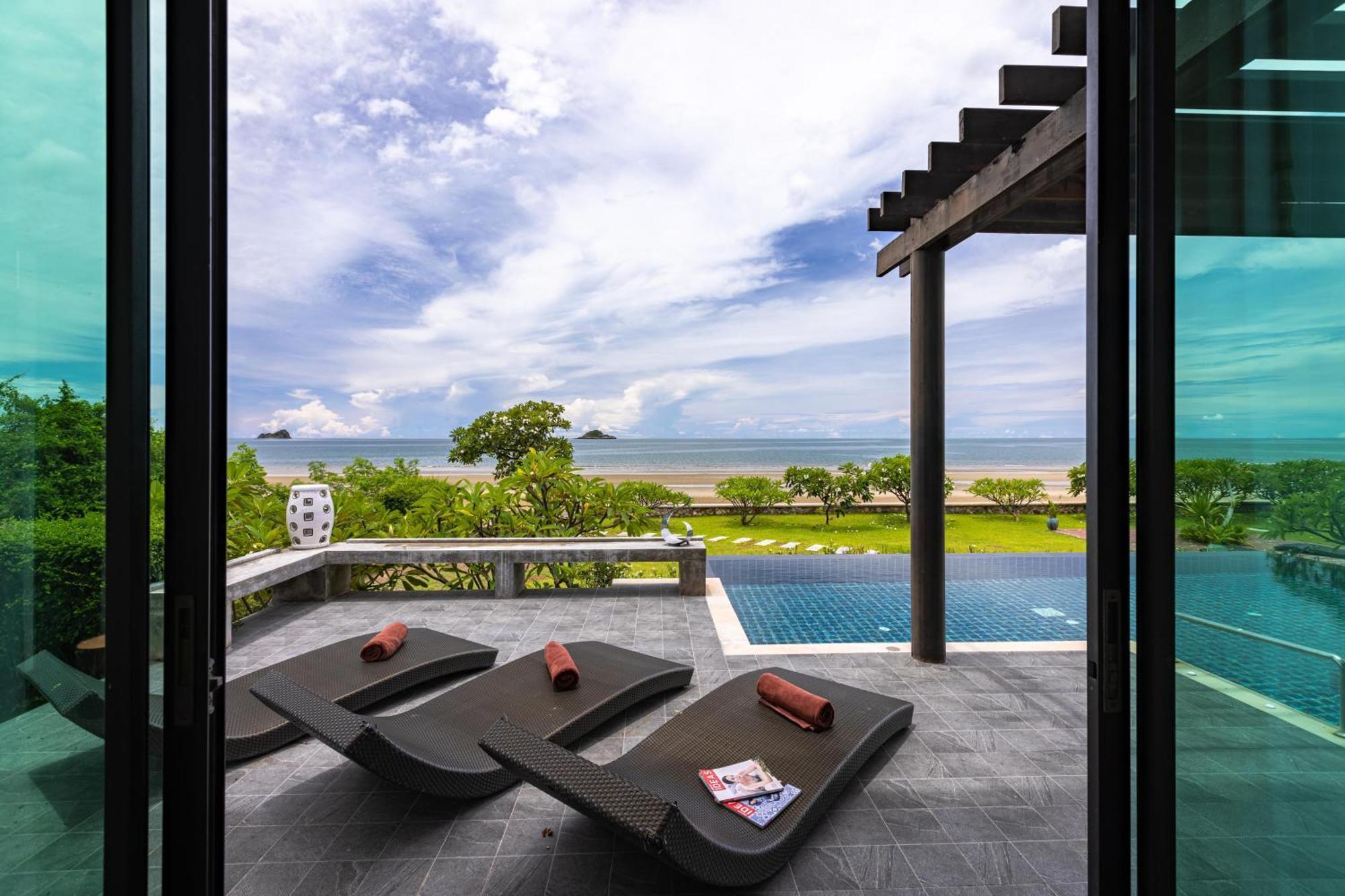 Beachfront Modern 4 Bedroom Pool Villa - Rv Хуахін Екстер'єр фото