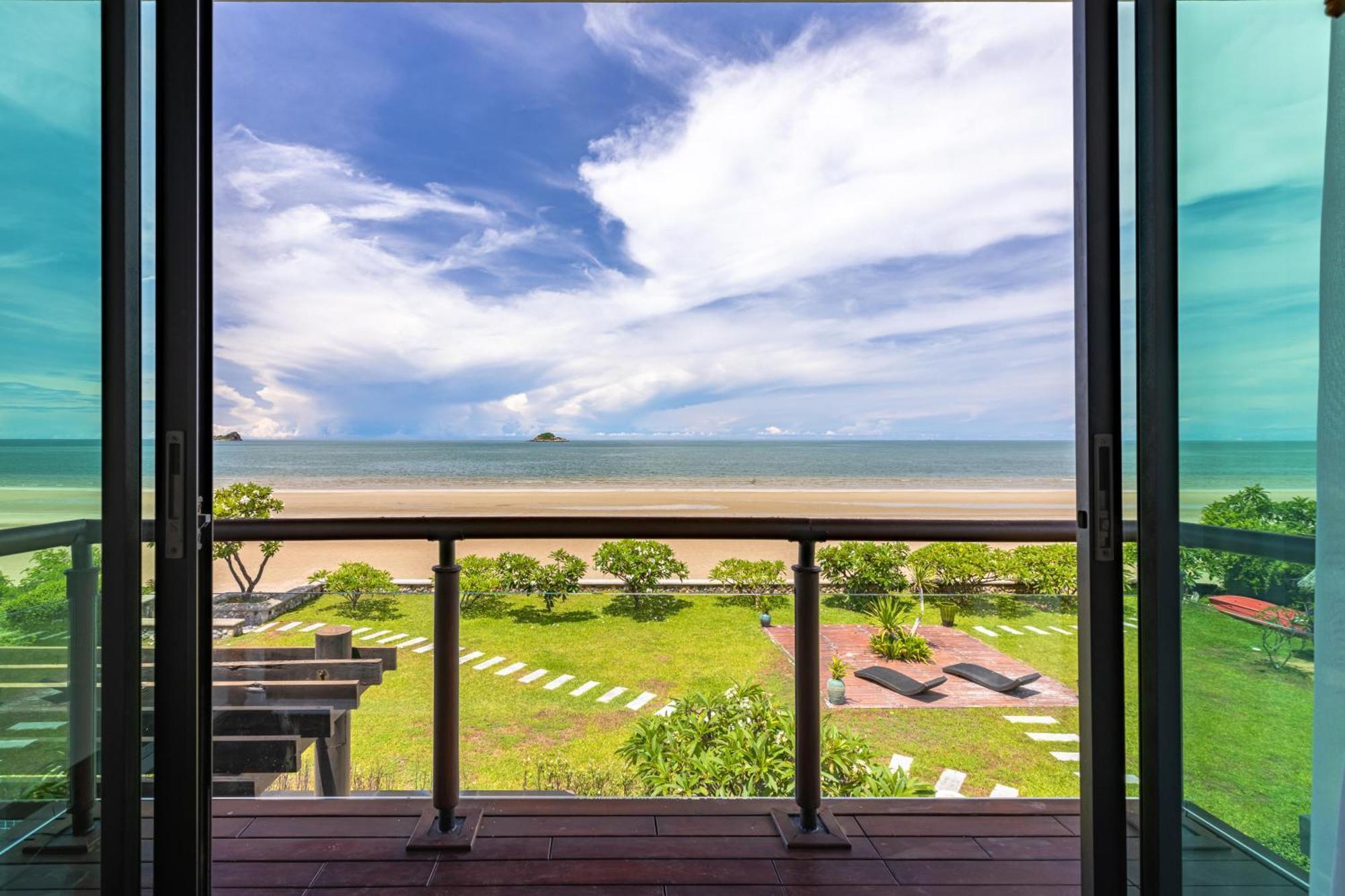 Beachfront Modern 4 Bedroom Pool Villa - Rv Хуахін Екстер'єр фото